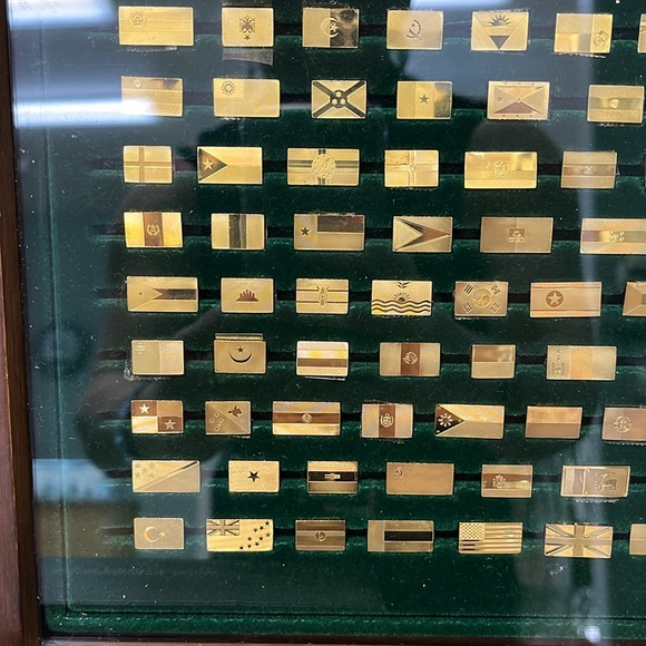 Franklin Mint Flags of The World collectible gold miniatures - Picture 3 of 17